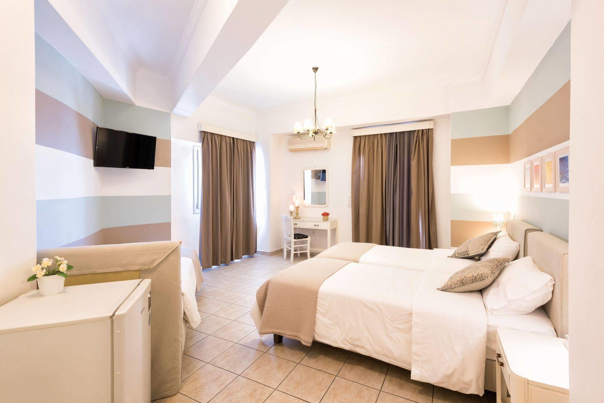 Hotel Oasis Parikia  Ngoại thất bức ảnh